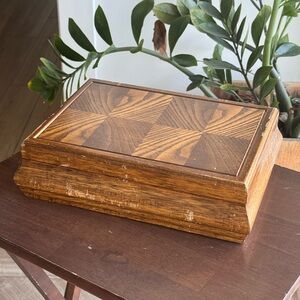 Solid Wooden VINTAGE Decorative Jewelry Box with Geometric Veneer Top - Brown